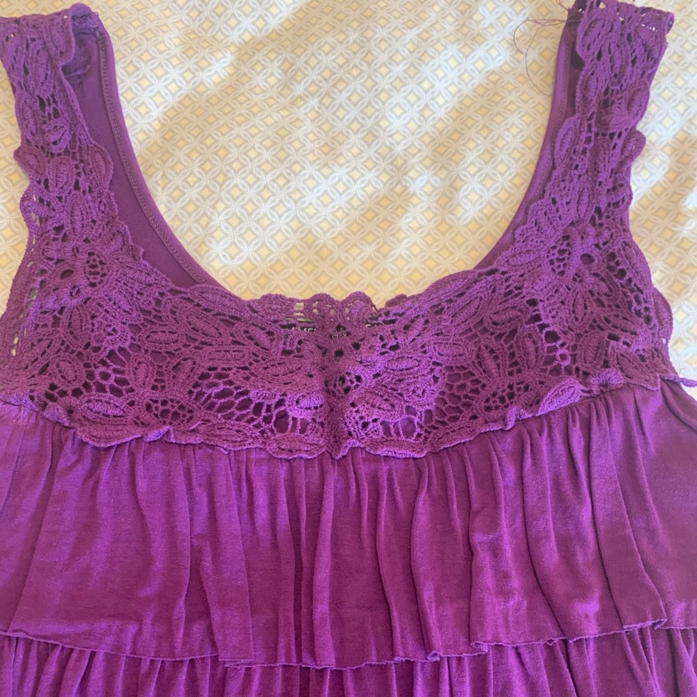 💐3/$10💐 Purple ruffle embroidered tank